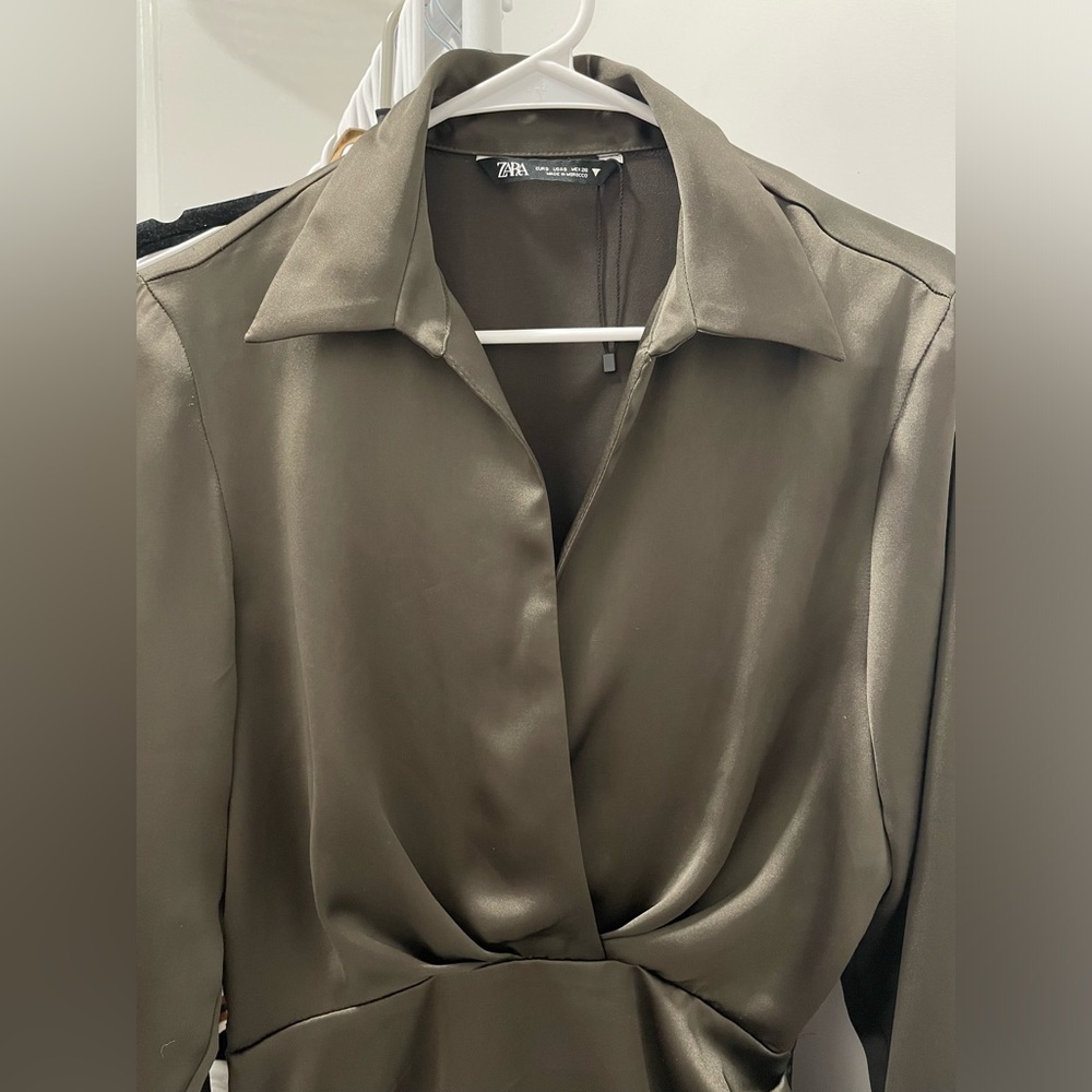 Khaki dress satin effect - Picture 2 of 3